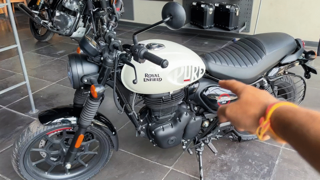 Royal Enfield Hunter 350 and Bajaj Dominar 400: Find Out What's New in Bikes This Week!
