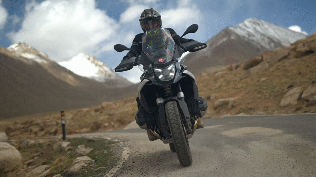 new-bmw-r-1300-rt-2025-image-gallery-design-features-on-road-presence